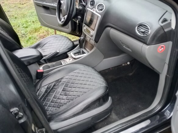 2009 Ford Focus II Рестайлинг, чёрный, 500000 рублей - вид 2