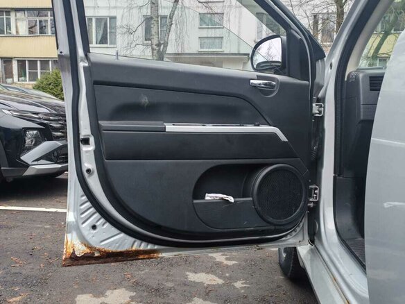 2008 Jeep Compass I, серебристый, 730000 рублей - вид 11