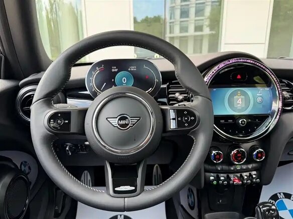 2022 Mini Hatch Cooper III (F55/F56) Рестайлинг 2, чёрный, 1937000 рублей - вид 8