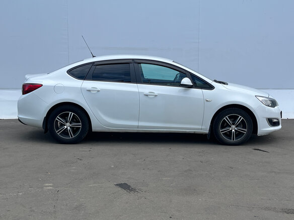 2014 Opel Astra J Рестайлинг, белый, 580000 рублей - вид 1