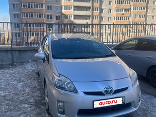 2010 Toyota Prius III (XW30), серебристый, 1190000 рублей, вид 2
