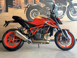 2022 KTM 1290 Super Duke R Evo, оранжевый, 1690000 рублей, вид 2