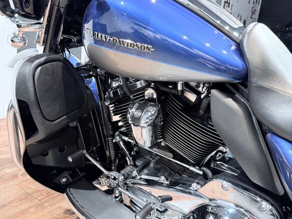 2017 Harley-Davidson Electra Glide, серебристый, 1799000 рублей - вид 31