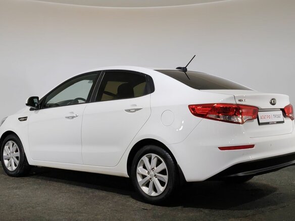2017 Kia Rio III Рестайлинг, белый, 1000000 рублей - вид 6