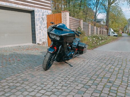 2018 Harley-Davidson CVO Road Glide, чёрный, 2700000 рублей, вид 2