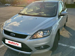 2010 Ford Focus II Рестайлинг, серебристый, 1000000 рублей, вид 3