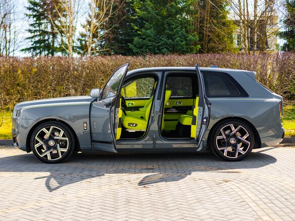 2025 Rolls-Royce Cullinan Black Badge I Рестайлинг (Series II), серый
