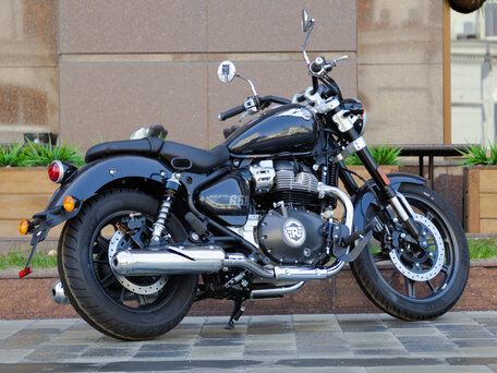 2026 Royal Enfield Super Meteor, чёрный, 755000 рублей, вид 4