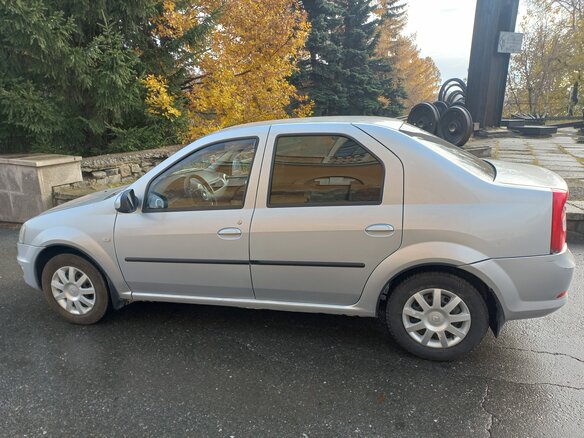 2013 Renault Logan I Рестайлинг, серебристый, 410000 рублей - вид 5