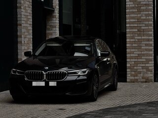 2022 BMW 5 серии 520i VII (G30/G31/G38) Рестайлинг, серый, 4300000 рублей, вид 4