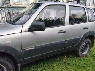 2013 Chevrolet Niva I Рестайлинг, серебристый, 400000 рублей, вид 4