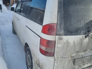 2002 Toyota Noah I (R60), белый, 800000 рублей, вид 4