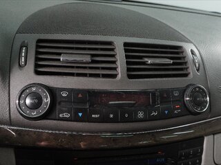 2004 Mercedes-Benz E-Класс 320 III (W211, S211), серебристый, 1250000 рублей, вид 3