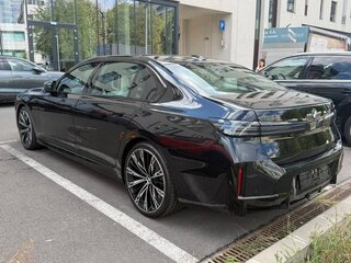2026 BMW 7 серии 740 xDrive VII (G70) Рестайлинг, чёрный, 21300000 рублей, вид 5