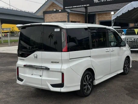 2022 Honda Stepwgn Spada V Рестайлинг, белый, 2120000 рублей, вид 4