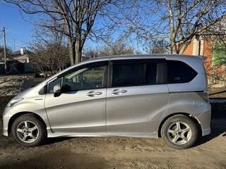 2012 Honda Freed Spike I Рестайлинг, серебристый, 1070000 рублей, вид 2