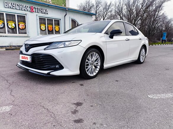 2019 Toyota Camry VIII (XV70), белый, 3700000 рублей - вид 3