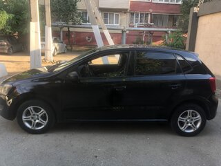 2010 Volkswagen Polo V, чёрный, 700000 рублей, вид 2