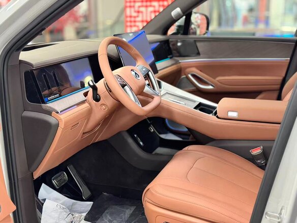 2025 Denza N9 46.9 kWh, серебристый, 8700000 рублей - вид 5
