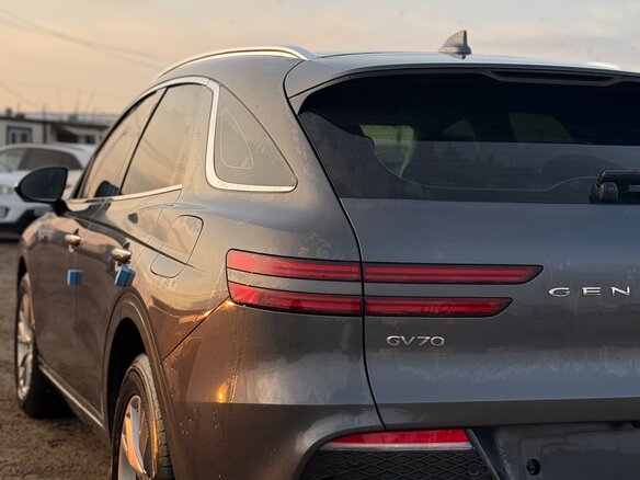 2021 Genesis GV70 I, серебристый, 4700000 рублей - вид 3