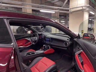 2020 Chevrolet Camaro SS VI Рестайлинг, красный, 4904000 рублей, вид 5