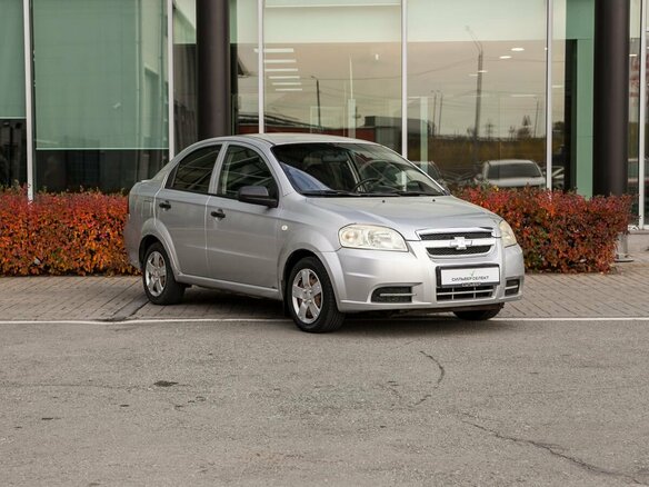 2008 Chevrolet Aveo I Рестайлинг, серебристый, 300000 рублей - вид 4