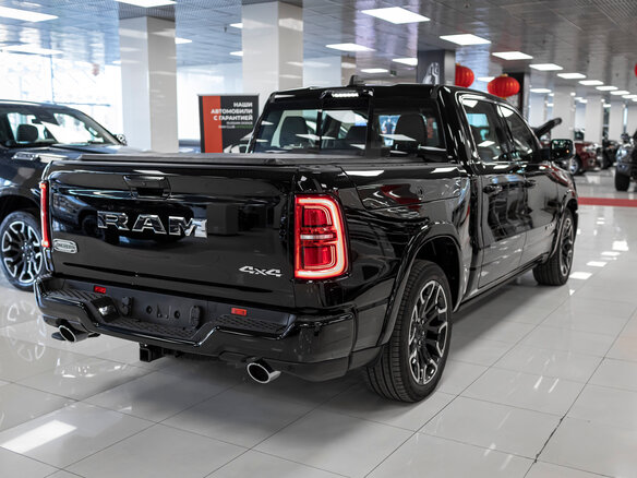 2026 Ram 1500 Crew Cab V Рестайлинг, чёрный - вид 6