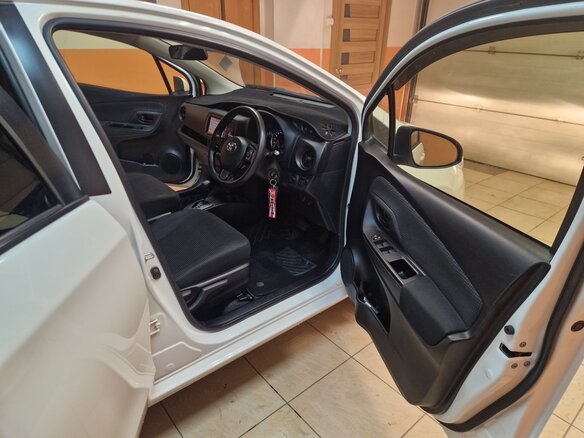2020 Toyota Vitz III (XP130) Рестайлинг 2, белый, 1100000 рублей - вид 4