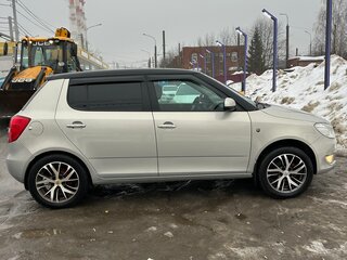 2013 Skoda Fabia II Рестайлинг, серебристый, 580000 рублей, вид 4