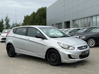 2011 Hyundai Solaris I, серебристый, 720000 рублей, вид 2
