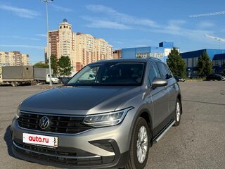 2021 Volkswagen Tiguan II Рестайлинг, серебристый, 2850000 рублей, вид 1