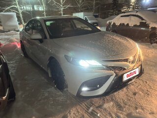 2022 Toyota Camry VIII (XV70) Рестайлинг, белый, 3680000 рублей, вид 4