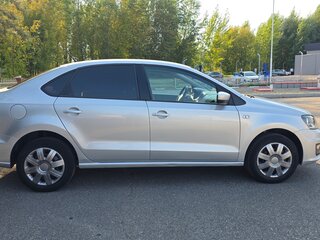 2016 Volkswagen Polo V Рестайлинг, серебристый, 900000 рублей, вид 4