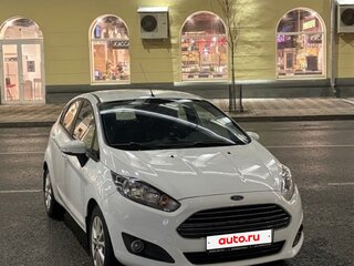 2016 Ford Fiesta Mk6 Рестайлинг, белый, 850000 рублей, вид 1