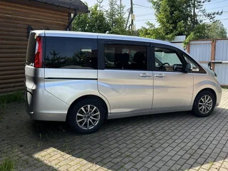 2019 Honda Stepwgn V Рестайлинг, серебристый, 1999000 рублей, вид 1