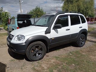 2018 Chevrolet Niva I Рестайлинг, белый, 700000 рублей, вид 1