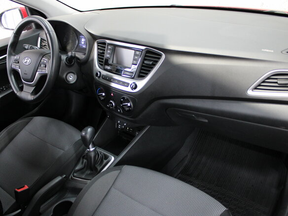 2017 Hyundai Solaris II, красный - вид 10