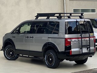 2023 Mitsubishi Delica D:5 I Рестайлинг, серебристый, 2224000 рублей, вид 3