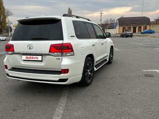 2018 Toyota Land Cruiser 200 Series Рестайлинг 2, белый, 7300000 рублей, вид 2