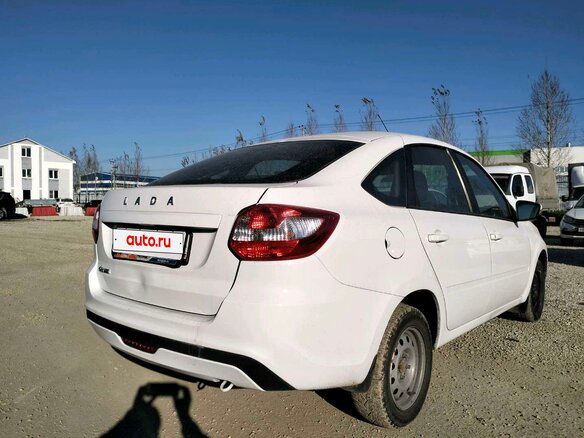 2024 Lada (ВАЗ) Granta I Рестайлинг, белый, 694000 рублей - вид 2