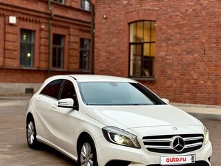 2015 Mercedes-Benz A-Класс 180 III (W176), белый, 1350000 рублей, вид 1