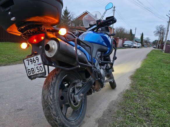 2005 Suzuki V-Strom DL 650, синий, 320000 рублей - вид 2