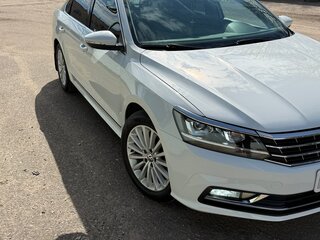 2016 Volkswagen Passat (North America and China) I Рестайлинг, белый, 1650000 рублей, вид 1