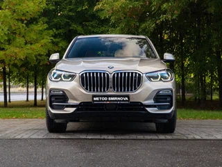 2019 BMW X5 50i IV (G05/G18), бежевый, 6990000 рублей, вид 2