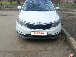 2016 Kia Rio III Рестайлинг, белый, 550000 рублей, вид 3