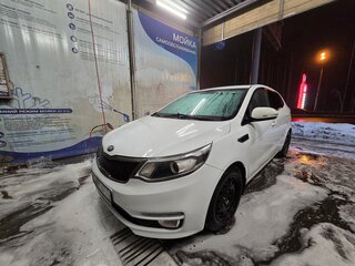 2016 Kia Rio III Рестайлинг, белый, 850000 рублей, вид 3