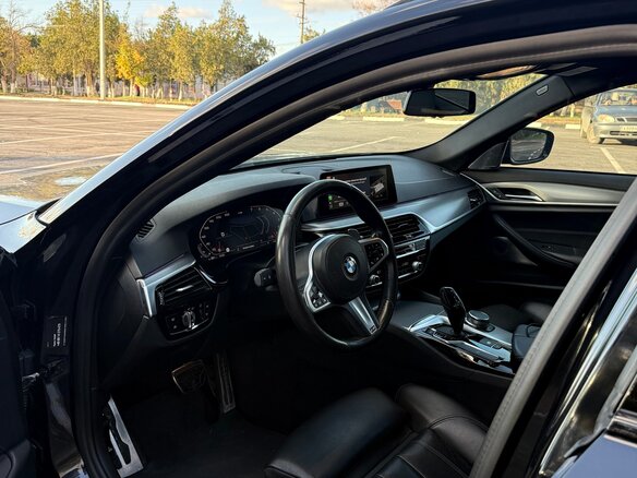 2019 BMW 5 серии 530i VII (G30/G31/G38), чёрный, 3100000 рублей - вид 8