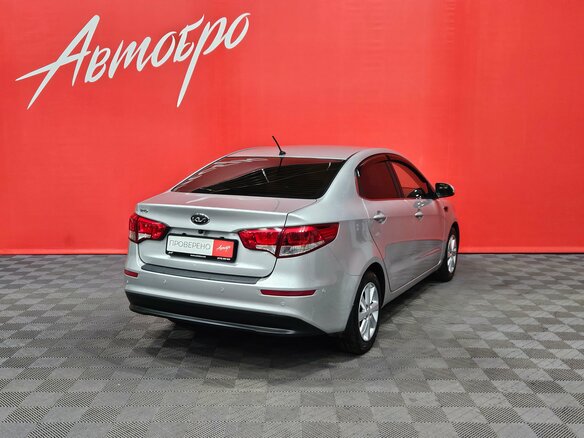 2015 Kia Rio III Рестайлинг, серебристый, 990000 рублей - вид 5