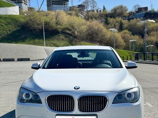 2010 BMW 7 серии Long 750Li xDrive V (F01/F02/F04), белый, 2090000 рублей, вид 2