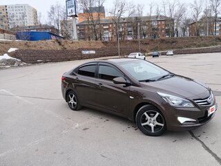 2015 Hyundai Solaris I Рестайлинг, коричневый, 800000 рублей, вид 4